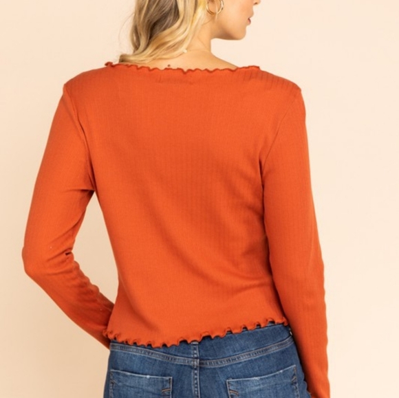 Ribbed knit gathered bust v-neck lettuce hem top - Picture 2 of 9